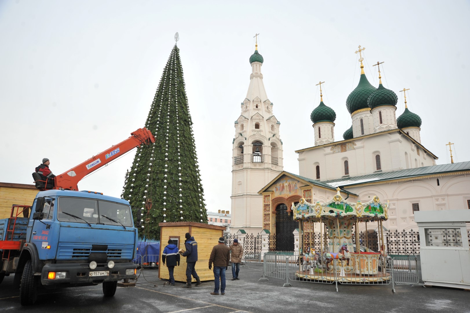 Ярославль в декабре. Новогодняя Советская площадь Ярославль. Рождественская площадь Ярославль. Советская площадь Ярославль новый год. Декабрь Ярославль Советская площадь.