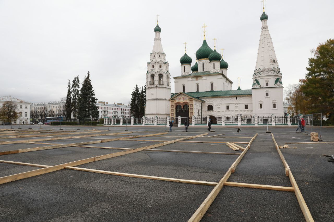 ​Начался монтаж главного катка Ярославской области